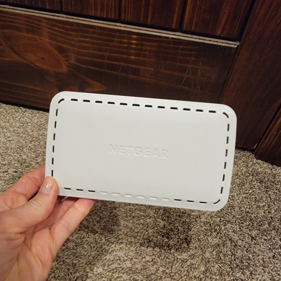 Netgear Network 8 port switch - Picture 3 of 9